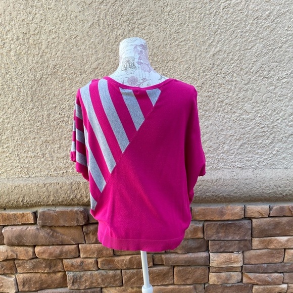 Chelsea & Theodore Pink Gray Asymmetrical Top | XL | Striped Statement Blouse - Picture 5 of 7